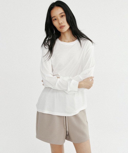 Bie(ビエ)の「シルクタッチロングスリーブTシャツ(Tシャツ/カットソー・レディース・ホワイト/ブラック・M)」の1枚目の写真