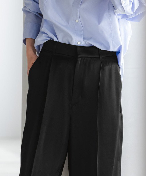 Noble（ノーブル）の「コンパクトサテンバミューダーパンツ（その他パンツ・レディース・ブラック/ベージュ・36/38）」の4枚目の写真