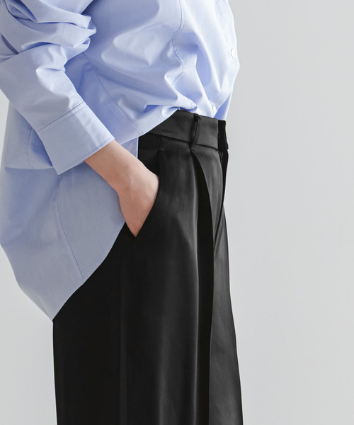 Noble（ノーブル）の「コンパクトサテンバミューダーパンツ（その他パンツ・レディース・ブラック/ベージュ・36/38）」の5枚目の写真