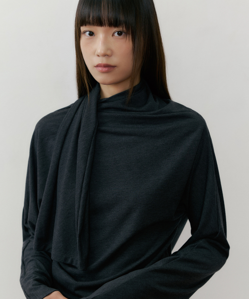 REORG(リオルグ)の「REF ONE-SIDE SHIRRING POLA SCARF CHARCOAL(Tシャツ/カットソー・レディース・その他・S)」の1枚目の写真