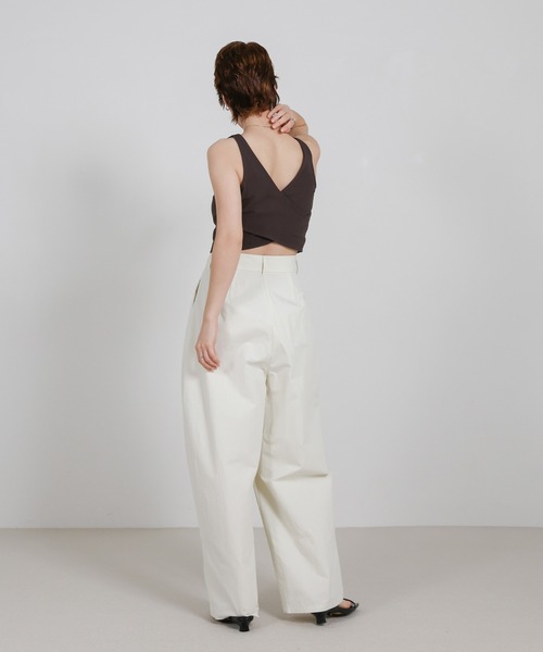 select MOCA（セレクトモカ）の「カップ付きバッククロスショートタンクトップ（タンクトップ・レディース・ブラック/チャコールグレー・FREE）」の3枚目の写真