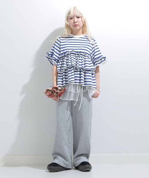 CAROLINA GLASER（カロリナ グレイサー）の「ボーダー フリルカットソー 旅行 主役トップス 映え 大人ガーリー（Tシャツ/カットソー・レディース・ブラック/ブルー・ONE SIZE）」の21枚目の写真