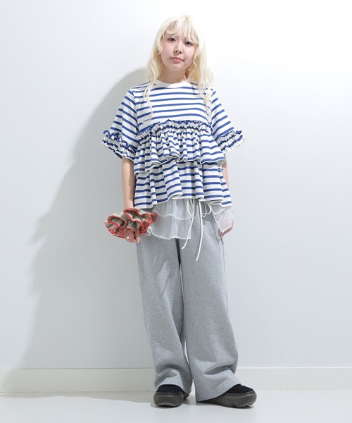 CAROLINA GLASER（カロリナ グレイサー）の「ボーダー フリルカットソー 旅行 主役トップス 映え 大人ガーリー（Tシャツ/カットソー・レディース・ブラック/ブルー・ONE SIZE）」の22枚目の写真