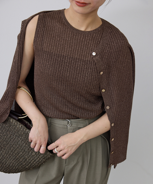 SLOBE IENA(スローブイエナ)の「ラメリブノースリーブプルオーバー(ニット/セーター・レディース・ベージュ/ブラウン・FREE)」の1枚目の写真