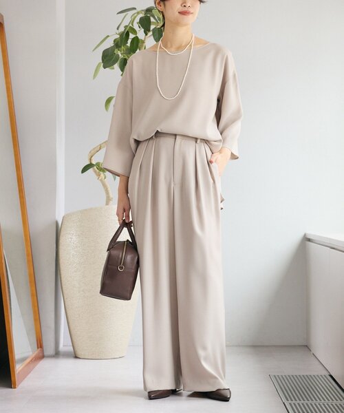 RIVE DROITE（リヴドロワ）の「【オケージョンや通勤に】ダブルサテンタックパンツ（スラックス・レディース・ベージュ/ネイビー・36/38）」の4枚目の写真