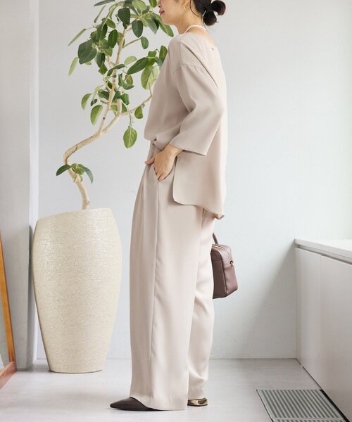 RIVE DROITE（リヴドロワ）の「【オケージョンや通勤に】ダブルサテンタックパンツ（スラックス・レディース・ベージュ/ネイビー・36/38）」の5枚目の写真