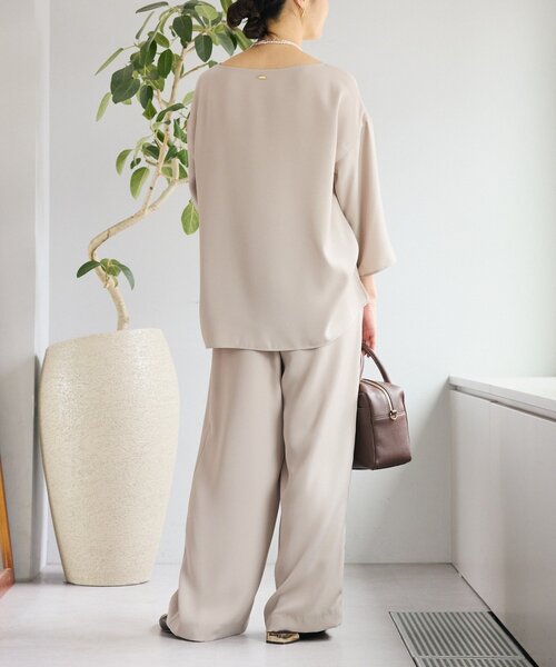 RIVE DROITE（リヴドロワ）の「【オケージョンや通勤に】ダブルサテンタックパンツ（スラックス・レディース・ベージュ/ネイビー・36/38）」の6枚目の写真