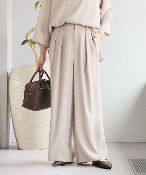 RIVE DROITE（リヴドロワ）の「【オケージョンや通勤に】ダブルサテンタックパンツ（スラックス・レディース・ベージュ/ネイビー・36/38）」の7枚目の写真