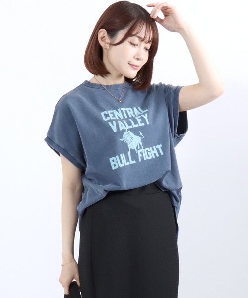 Champion(チャンピオン)の「Champion(チャンピオン)ウォッシュ加工 カレッジロゴTシャツ/ヴィンテージ風 フレンチスリーブ リラックスフィット(Tシャツ/カットソー・レディース・グリーン/ダークブラウン/ブルー/スミクロ・L/M)」の4枚目の写真