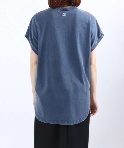 Champion(チャンピオン)の「Champion(チャンピオン)ウォッシュ加工 カレッジロゴTシャツ/ヴィンテージ風 フレンチスリーブ リラックスフィット(Tシャツ/カットソー・レディース・グリーン/ダークブラウン/ブルー/スミクロ・L/M)」の13枚目の写真