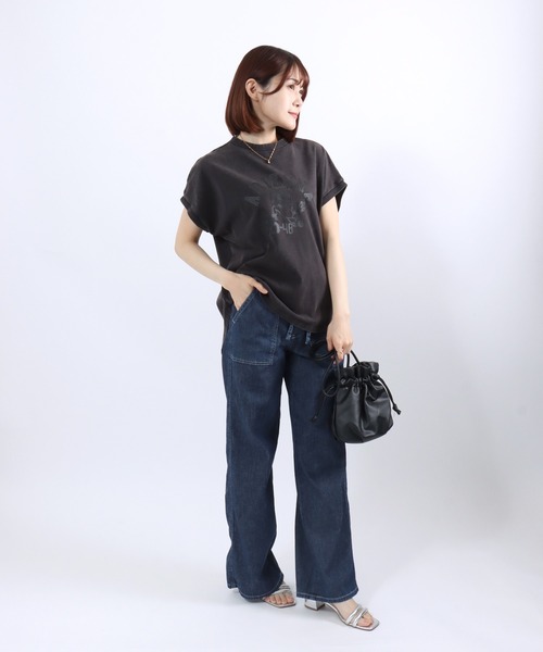 Champion(チャンピオン)の「Champion(チャンピオン)ウォッシュ加工 カレッジロゴTシャツ/ヴィンテージ風 フレンチスリーブ リラックスフィット(Tシャツ/カットソー・レディース・グリーン/ダークブラウン/ブルー/スミクロ・L/M)」の21枚目の写真