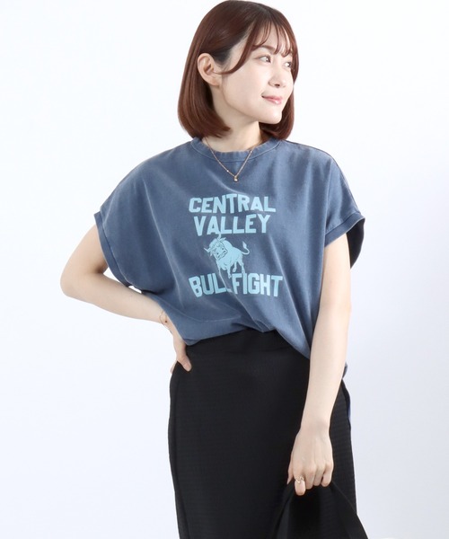 Champion(チャンピオン)の「Champion(チャンピオン)ウォッシュ加工 カレッジロゴTシャツ/ヴィンテージ風 フレンチスリーブ リラックスフィット(Tシャツ/カットソー・レディース・グリーン/ダークブラウン/ブルー/スミクロ・L/M)」の6枚目の写真