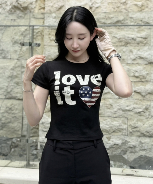 CARGOBROS FOR WOMAN(カーゴブロスフォーウィメン)の「ヴィンテージハートフラッグショート半袖Tシャツ(ソリッドブラック)(Tシャツ/カットソー・レディース・その他・FREE)」の1枚目の写真