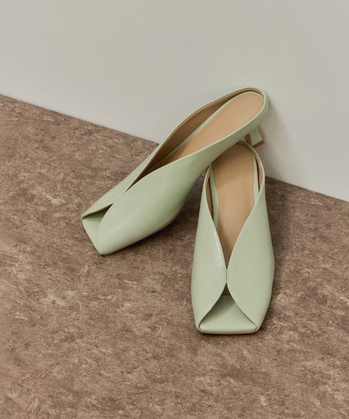 ADAM ET ROPE'（アダムエロペ）の「スクエアトゥカーブラインミュール（サンダル・レディース・オフホワイト/ライトグリーン/ブラック・24.5/24/23.5/23）」の3枚目の写真