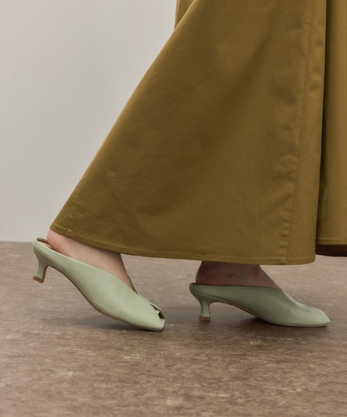 ADAM ET ROPE'（アダムエロペ）の「スクエアトゥカーブラインミュール（サンダル・レディース・オフホワイト/ライトグリーン/ブラック・24.5/24/23.5/23）」の6枚目の写真