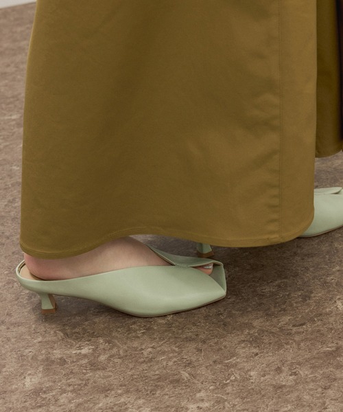 ADAM ET ROPE'（アダムエロペ）の「スクエアトゥカーブラインミュール（サンダル・レディース・オフホワイト/ライトグリーン/ブラック・24.5/24/23.5/23）」の7枚目の写真