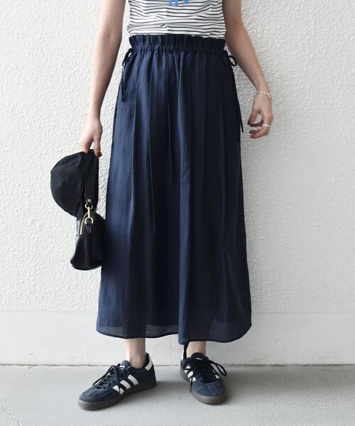 SHIPS any（シップス エニィ）の「SHIPS any:〈洗濯機可能〉リネン ミックス シアー ギャザー リボン スカート（スカート・レディース・ネイビー/ブラウン・ONE SIZE）」の2枚目の写真