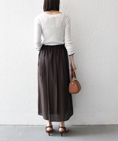 SHIPS any（シップス エニィ）の「SHIPS any:〈洗濯機可能〉リネン ミックス シアー ギャザー リボン スカート（スカート・レディース・ネイビー/ブラウン・ONE SIZE）」の4枚目の写真