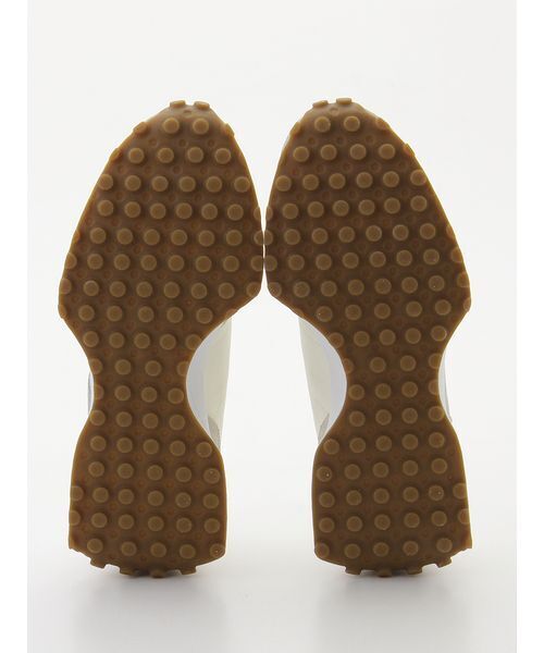 emmi(エミ)の「【New Balance】327(スニーカー・レディース・アイボリー・23/23.5/24/24.5/25)」の2枚目の写真