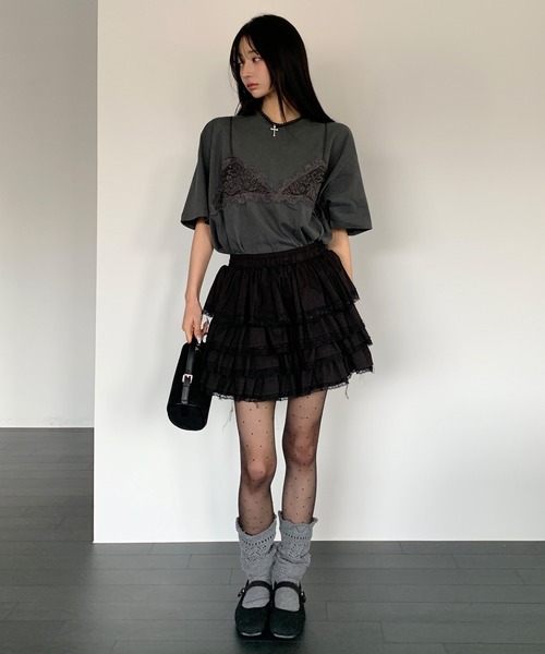 UNE MANSION(ユヌマンション)の「【UNE ORIGINAL】レースビスチェレイヤードオーバーサイズTシャツカットソー(Tシャツ/カットソー・レディース・チャコールグレー/ライトグレー/アイボリー・FREE)」の11枚目の写真