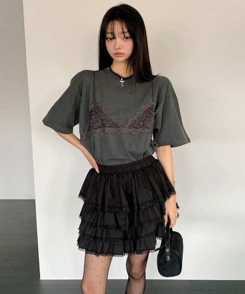 UNE MANSION(ユヌマンション)の「【UNE ORIGINAL】レースビスチェレイヤードオーバーサイズTシャツカットソー(Tシャツ/カットソー・レディース・チャコールグレー/ライトグレー/アイボリー・FREE)」の4枚目の写真