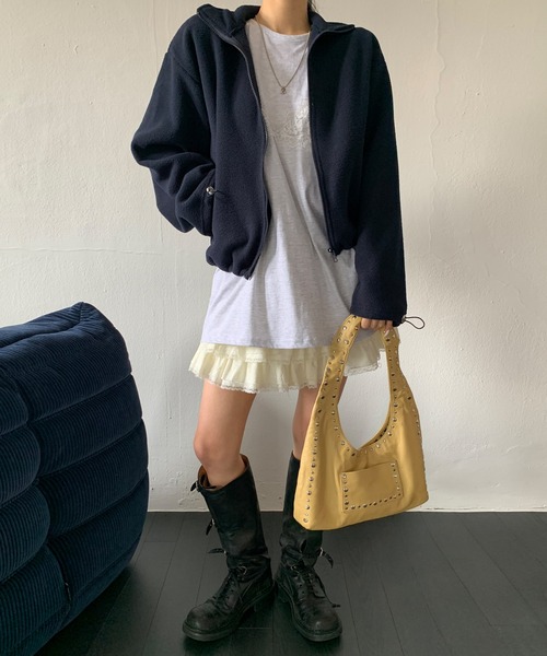 UNE MANSION(ユヌマンション)の「【UNE ORIGINAL】レースビスチェレイヤードオーバーサイズTシャツカットソー(Tシャツ/カットソー・レディース・チャコールグレー/ライトグレー/アイボリー・FREE)」の16枚目の写真