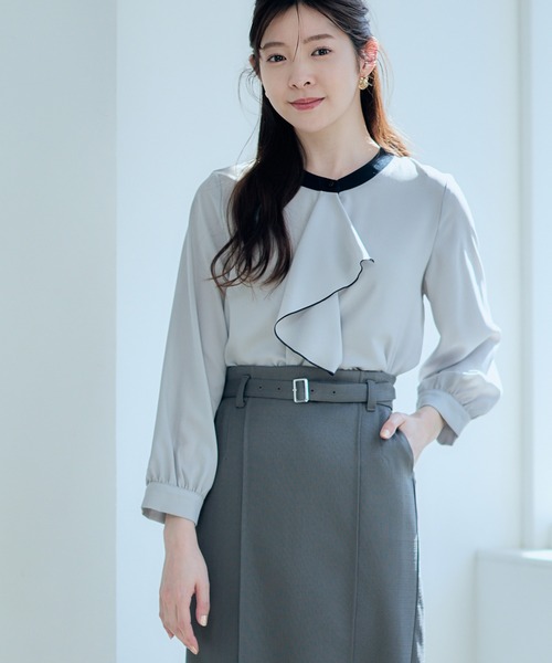 12Twelve Agenda(トゥエルブ アジェンダ)の「配色フリルデザインシャツブラウス(シャツ/ブラウス・レディース・アイボリー/ブルー/グレー・M)」の2枚目の写真