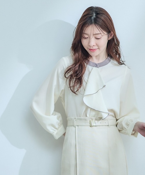 12Twelve Agenda(トゥエルブ アジェンダ)の「配色フリルデザインシャツブラウス(シャツ/ブラウス・レディース・アイボリー/ブルー・M)」の14枚目の写真