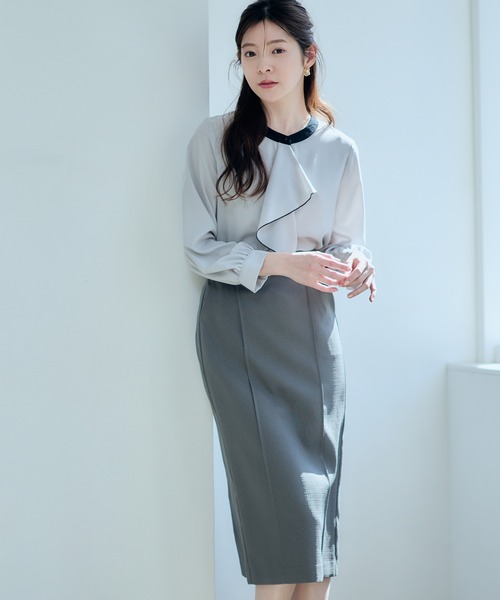 12Twelve Agenda(トゥエルブ アジェンダ)の「配色フリルデザインシャツブラウス(シャツ/ブラウス・レディース・アイボリー/ブルー・M)」の4枚目の写真