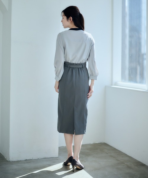 12Twelve Agenda(トゥエルブ アジェンダ)の「配色フリルデザインシャツブラウス(シャツ/ブラウス・レディース・アイボリー/ブルー・M)」の9枚目の写真