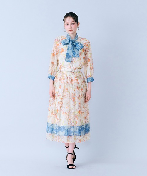 Audie a Muses(オーディアミューズ)の「フラワーパネルプリントスカート(スカート・レディース・ベージュ/ブラック・38/40/42)」の6枚目の写真