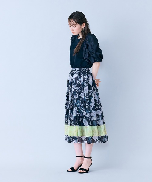 Audie a Muses(オーディアミューズ)の「フラワーパネルプリントスカート(スカート・レディース・ベージュ/ブラック・38/40/42)」の12枚目の写真