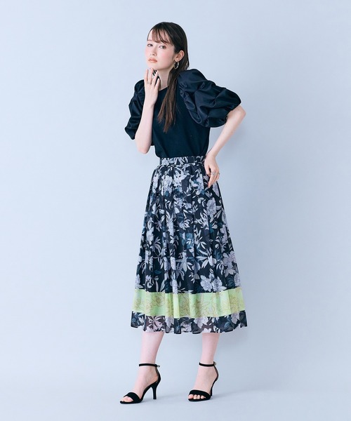 Audie a Muses(オーディアミューズ)の「フラワーパネルプリントスカート(スカート・レディース・ベージュ/ブラック・38/40/42)」の14枚目の写真