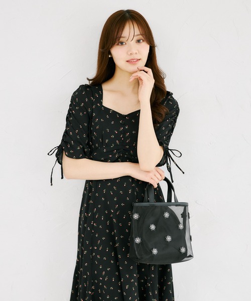 tocco closet（トッコ　クローゼット）の「フラワーモチーフ付きシアーハンドバッグ（ハンドバッグ・レディース・ブラック・FREE）」の4枚目の写真