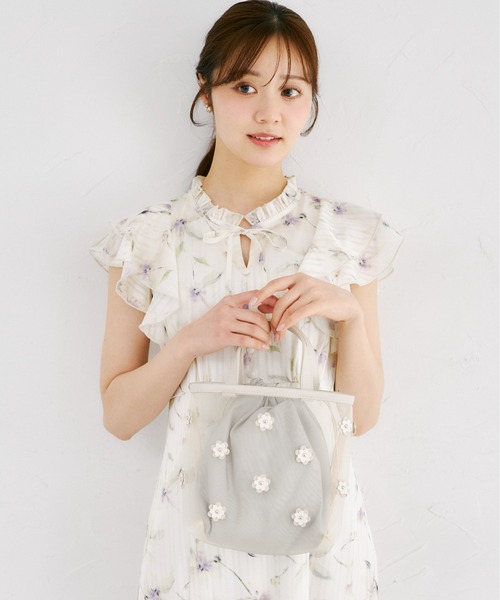 tocco closet（トッコ　クローゼット）の「フラワーモチーフ付きシアーハンドバッグ（ハンドバッグ・レディース・ブラック・FREE）」の6枚目の写真