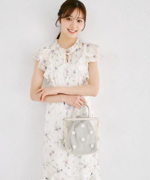 tocco closet（トッコ　クローゼット）の「フラワーモチーフ付きシアーハンドバッグ（ハンドバッグ・レディース・ブラック・FREE）」の7枚目の写真