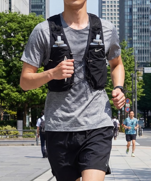 NIKE（ナイキ）の「【NIKE/ナイキ】ボトル付き ランニング ランベスト5L（ベスト・メンズ・ブラック・M/L）」の8枚目の写真