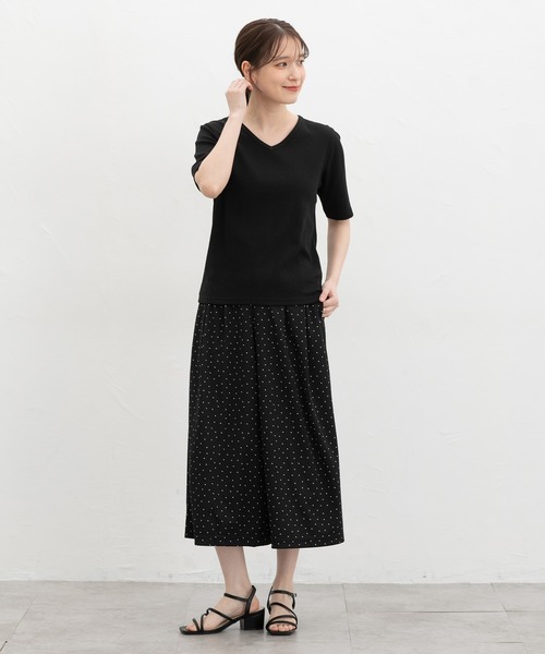 Honeys(ハニーズ)の「【ハニさら・接触冷感・UVカット】半袖VネックTシャツ(Tシャツ/カットソー・レディース・イエロー/ブラック/オフホワイト/ブルー・3L/L/LL/M/S)」の8枚目の写真