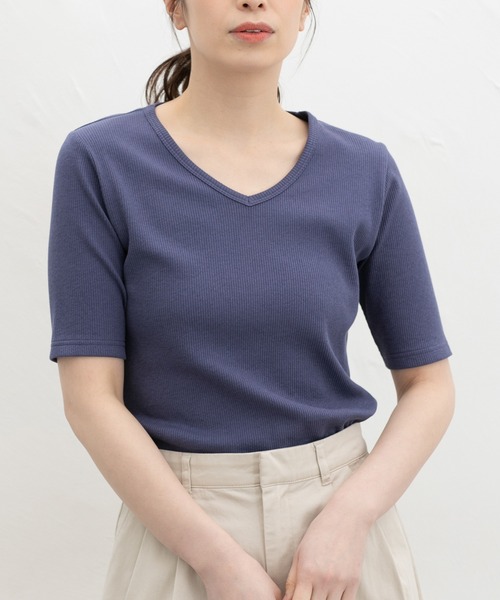 Honeys(ハニーズ)の「【ハニさら・接触冷感・UVカット】半袖VネックTシャツ(Tシャツ/カットソー・レディース・イエロー/ブラック/オフホワイト/ブルー・3L/L/LL/M/S)」の11枚目の写真