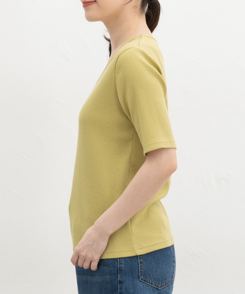 Honeys(ハニーズ)の「【ハニさら・接触冷感・UVカット】半袖VネックTシャツ(Tシャツ/カットソー・レディース・イエロー/ブラック/オフホワイト/ブルー・3L/L/LL/M/S)」の22枚目の写真