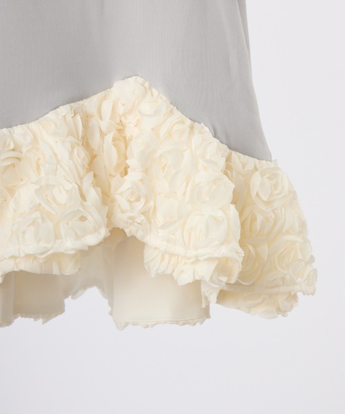 idem(イデム)の「rose frill peplum tops / ローズフリルペプラムトップス(Tシャツ/カットソー・レディース・グレー・FREE)」の5枚目の写真