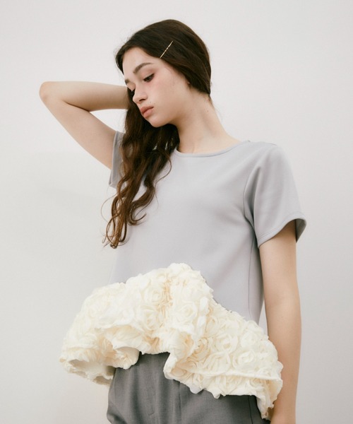 idem(イデム)の「rose frill peplum tops / ローズフリルペプラムトップス(Tシャツ/カットソー・レディース・グレー・FREE)」の22枚目の写真