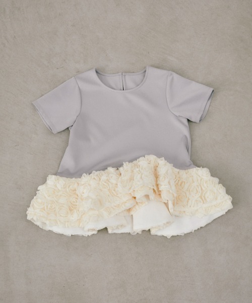 idem(イデム)の「rose frill peplum tops / ローズフリルペプラムトップス(Tシャツ/カットソー・レディース・グレー・FREE)」の4枚目の写真