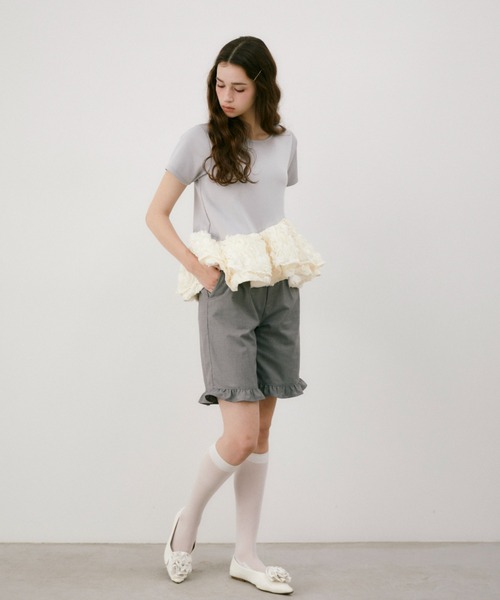 idem(イデム)の「rose frill peplum tops / ローズフリルペプラムトップス(Tシャツ/カットソー・レディース・グレー・FREE)」の3枚目の写真
