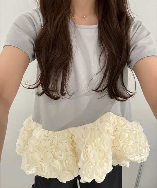 idem(イデム)の「rose frill peplum tops / ローズフリルペプラムトップス(Tシャツ/カットソー・レディース・グレー・FREE)」の14枚目の写真