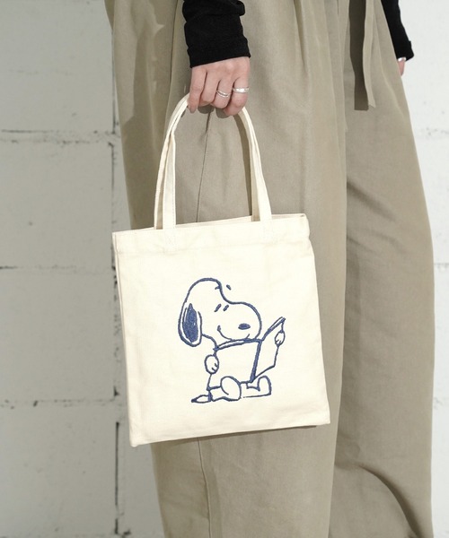 Vintage PEANUTS（ビンテージピーナッツ）の「"09"≪Vintage PEANUTS≫1ポケット キャンバス 刺繍 ミニ トートバッグ（トートバッグ・レディース・アイボリー/ネイビー・ONE SIZE）」の2枚目の写真