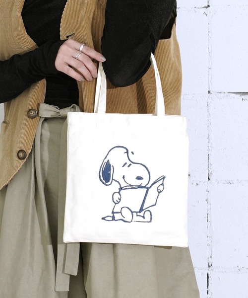 Vintage PEANUTS（ビンテージピーナッツ）の「"09"≪Vintage PEANUTS≫1ポケット キャンバス 刺繍 ミニ トートバッグ（トートバッグ・レディース・アイボリー/ネイビー・ONE SIZE）」の5枚目の写真
