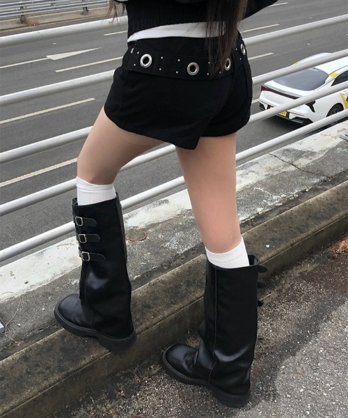 anyonemore(エニワンモア)の「バックスタッズアイレットベルトショートパンツ(その他パンツ・レディース・ブラック・MEDIUM/SMALL/LARGE)」の3枚目の写真