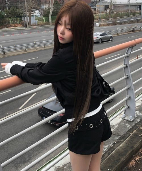 anyonemore(エニワンモア)の「バックスタッズアイレットベルトショートパンツ(その他パンツ・レディース・ブラック・MEDIUM/SMALL/LARGE)」の4枚目の写真