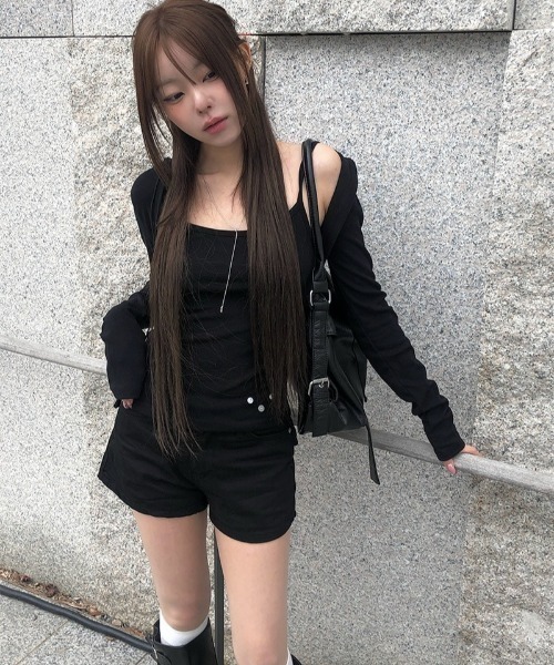 anyonemore(エニワンモア)の「バックスタッズアイレットベルトショートパンツ(その他パンツ・レディース・ブラック・MEDIUM/SMALL/LARGE)」の13枚目の写真